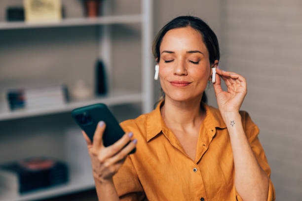 AI Translation Earbuds That Enhance User Experience